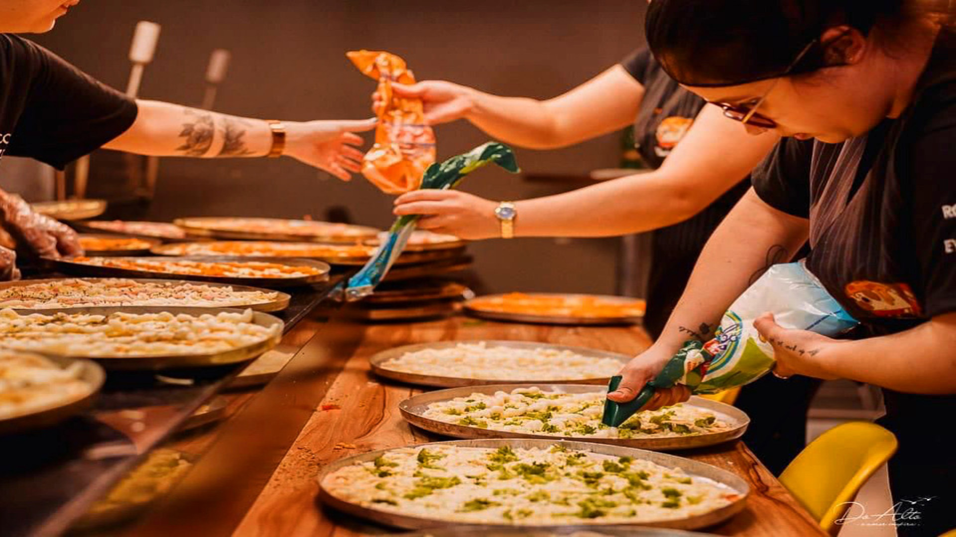 Pizza Cecchin sendo finalizada no evento